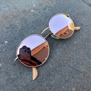 Pink reflective lens sunglasses